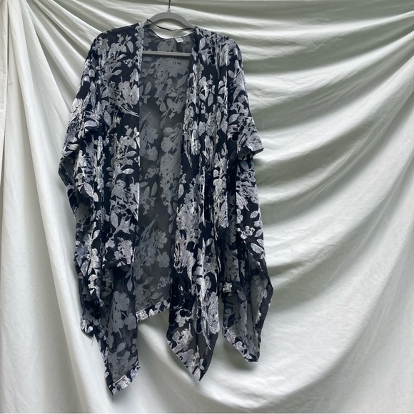 Cato Accessories - Cato black and gray floral super soft shawl, one size